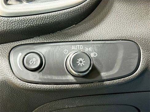 Used 2019 Chevrolet Trax LT w/ LT Convenience Package image 9