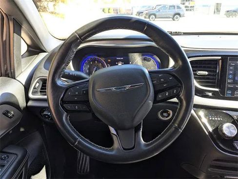 Certified 2020 Chrysler Pacifica Touring-L w/ Advanced Safetytec Group image 12