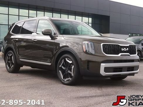 Certified 2025 Kia Telluride EX FWD image 3