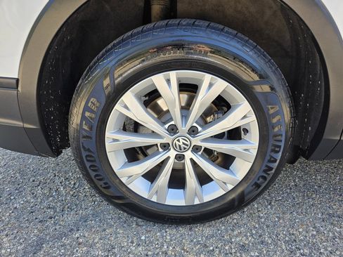 Used 2019 Volkswagen Tiguan SE AWD/4WD image 40