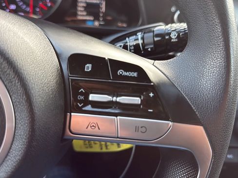 Used 2021 Hyundai Elantra SE image 11