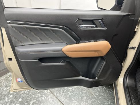 Used 2024 GMC Canyon AT4 w/ Technology Package image 7