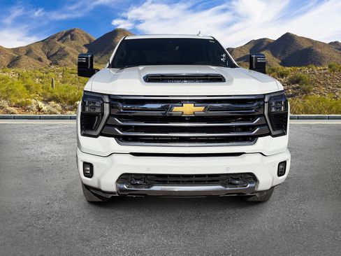 Used 2024 Chevrolet Silverado 2500 High Country w/ High Country Premium Package AWD/4WD image 4