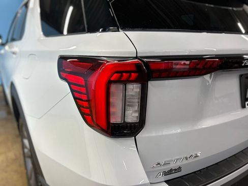 New 2026 Ford Explorer Active w/ Active Comfort Package AWD/4WD image 9