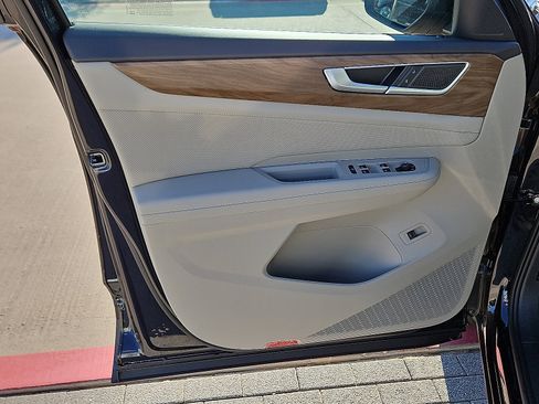 New 2026 Volkswagen Atlas SE image 13