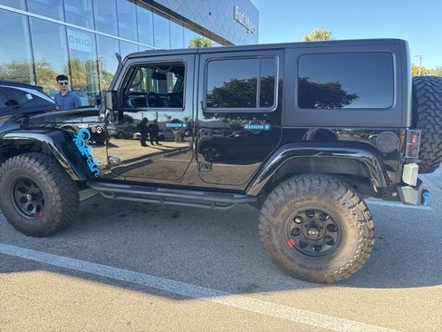 Used 2013 Jeep Wrangler Unlimited Rubicon w/ Connectivity Group image 1