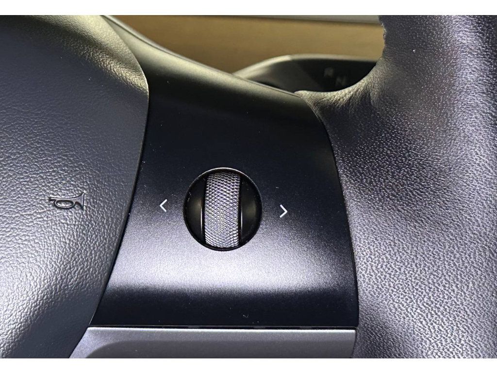 Used 2021 Tesla Model Y Long Range AWD/4WD image 26