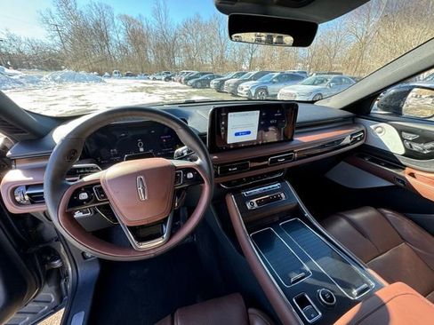 Used 2025 Lincoln Aviator Reserve w/ Luxury Package image 20
