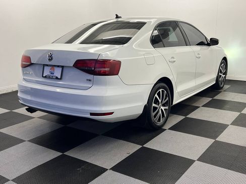 Used 2017 Volkswagen Jetta SE image 6