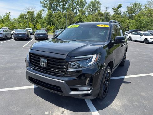 Used 2025 Honda Passport Black Edition image 2