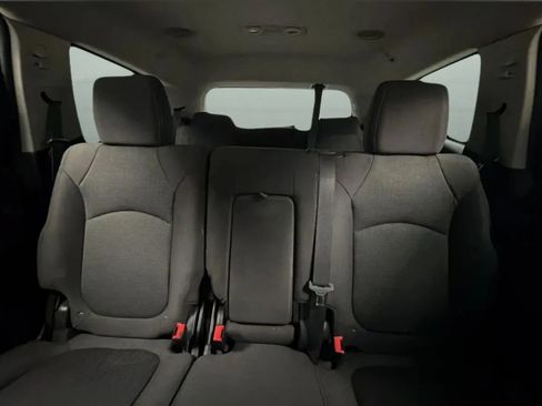 Used 2016 Chevrolet Traverse LT w/ Style and Technology Package FWD image 19