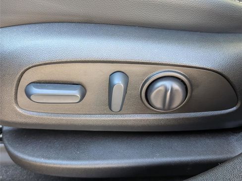 Used 2023 GMC Acadia Denali w/ Denali Technology Package image 23