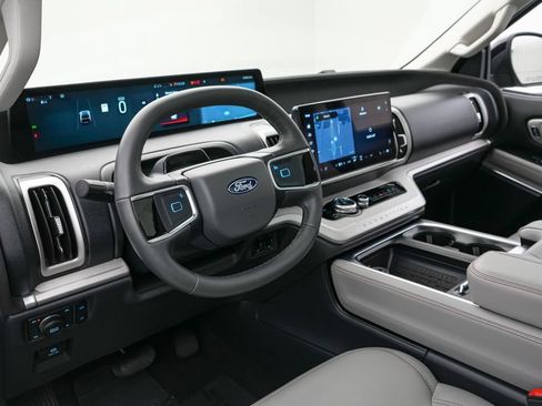 Certified 2025 Ford Expedition Active AWD/4WD image 13