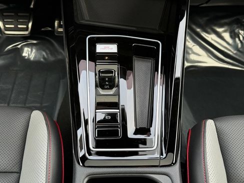 Certified 2025 Volkswagen GTI SE FWD image 13