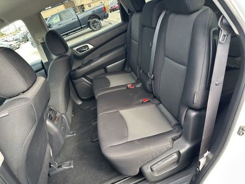 Used 2019 Nissan Pathfinder S image 22