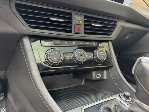 Used 2019 Volkswagen Jetta R-Line image 18