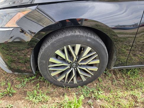 Used 2024 Nissan Altima 2.5 SV FWD image 3