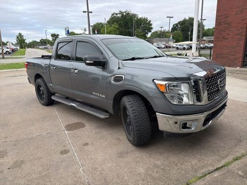 Used 2017 Nissan Titan SV AWD/4WD image 7