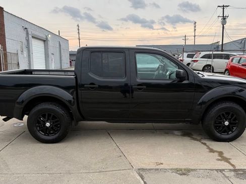 Used 2016 Nissan Frontier SV w/ SV Value Truck Package AWD/4WD image 5