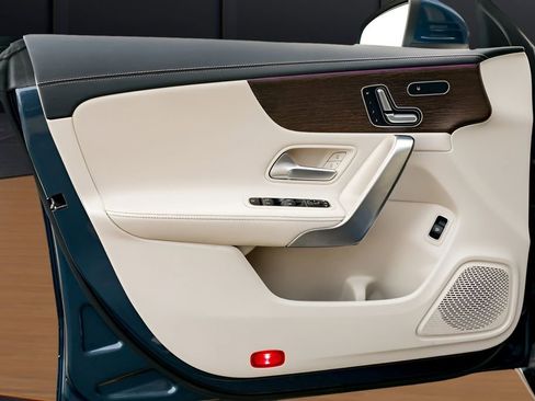 Used 2021 Mercedes-Benz CLA 250 4MATIC image 24