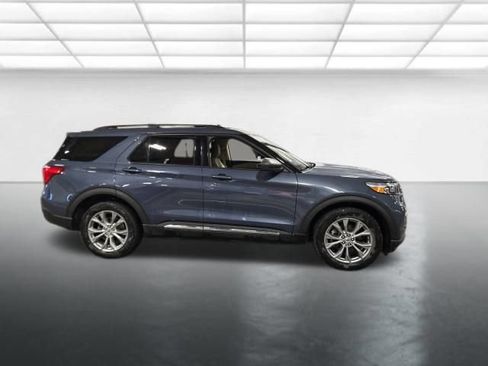 Used 2021 Ford Explorer XLT w/ Equipment Group 202A AWD/4WD image 3