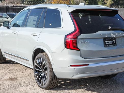 New 2026 Volvo XC90 T8 Plus w/ Protection Package Premier AWD/4WD image 8