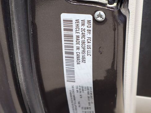 Used 2023 Chrysler Pacifica Touring-L FWD image 30