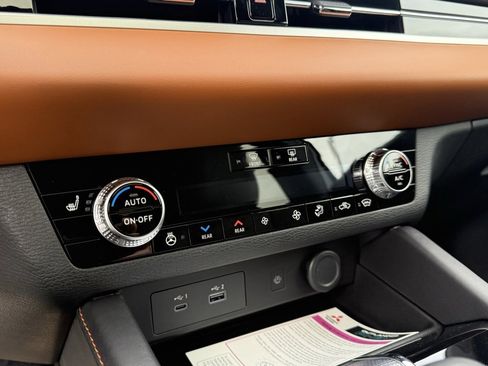 Used 2025 Mitsubishi Outlander SEL image 19