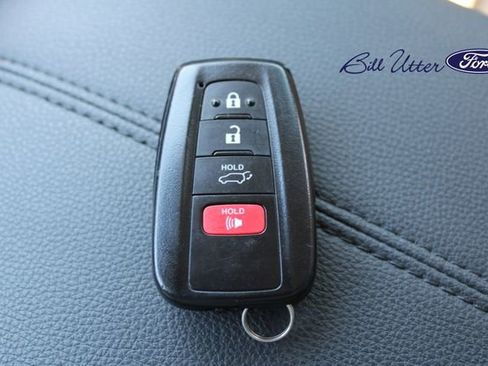 Used 2025 Toyota RAV4 Limited FWD image 28
