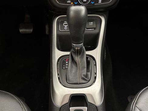 Used 2019 Jeep Compass Latitude w/ Popular Equipment Group FWD image 18