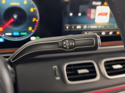 Used 2022 Mercedes-Benz GLS 450 4MATIC image 25