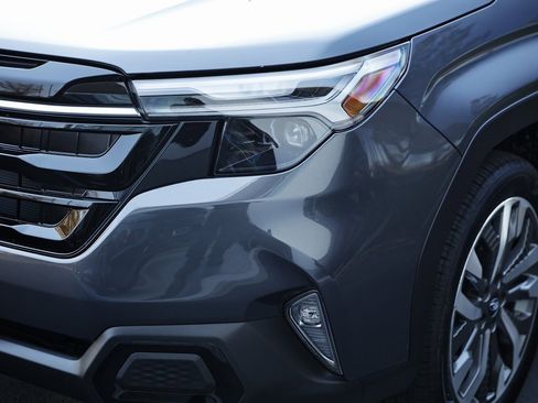 Used 2025 Subaru Forester Touring image 12