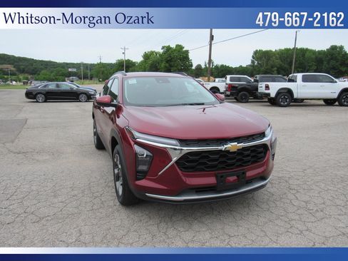 Used 2024 Chevrolet Trax LT w/ Driver Confidence Package FWD image 20