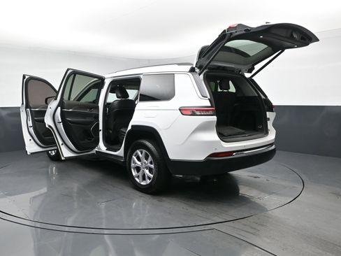 Used 2022 Jeep Grand Cherokee L Limited AWD/4WD image 16