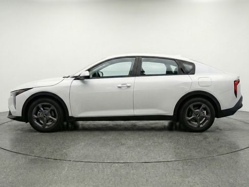 Used 2025 Kia K4 LXS image 5