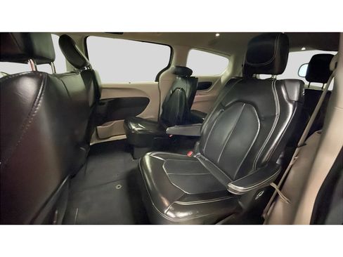 Used 2021 Chrysler Voyager Lxi FWD image 15