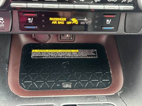 Used 2019 Toyota RAV4 Limited w/ Advanced Technology Package AWD/4WD image 30