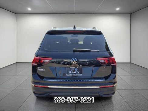 Certified 2022 Volkswagen Tiguan SE FWD image 4