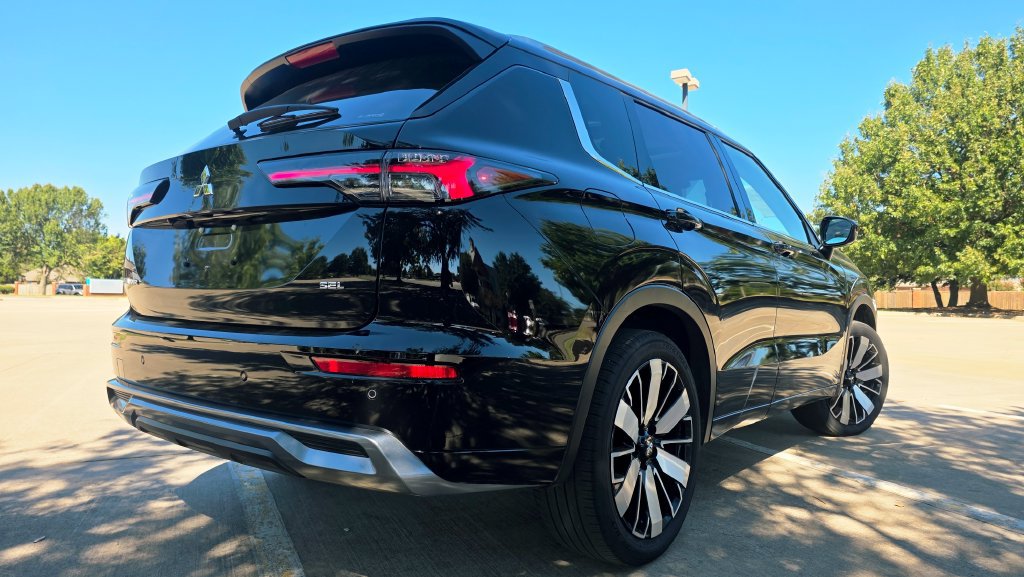 Used 2025 Mitsubishi Outlander AWD image 13