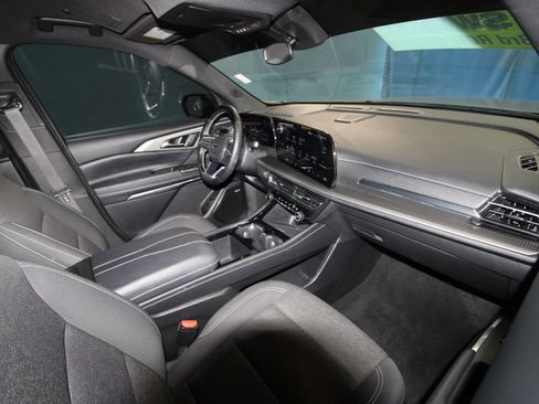 Used 2025 Chevrolet Traverse LT w/ Enhanced Driving Package FWD image 19