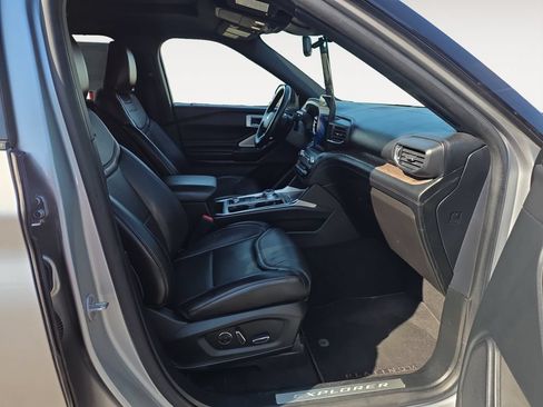 Used 2020 Ford Explorer Platinum w/ Premium Technology Package AWD/4WD image 10