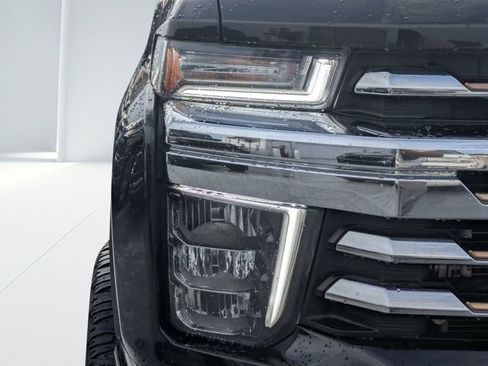 Used 2021 Chevrolet Silverado 2500 High Country w/ Z71 Off-Road Package AWD/4WD image 9