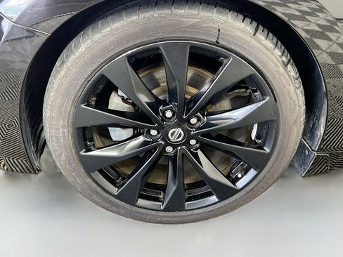 Used 2019 Nissan Maxima SR w/ Premium Package image 14
