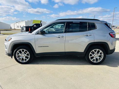 Used 2022 Jeep Compass Latitude image 31