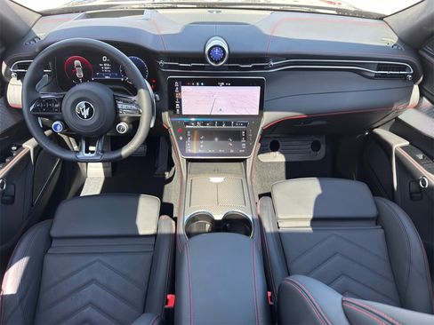 Certified 2024 Maserati Grecale Trofeo image 32