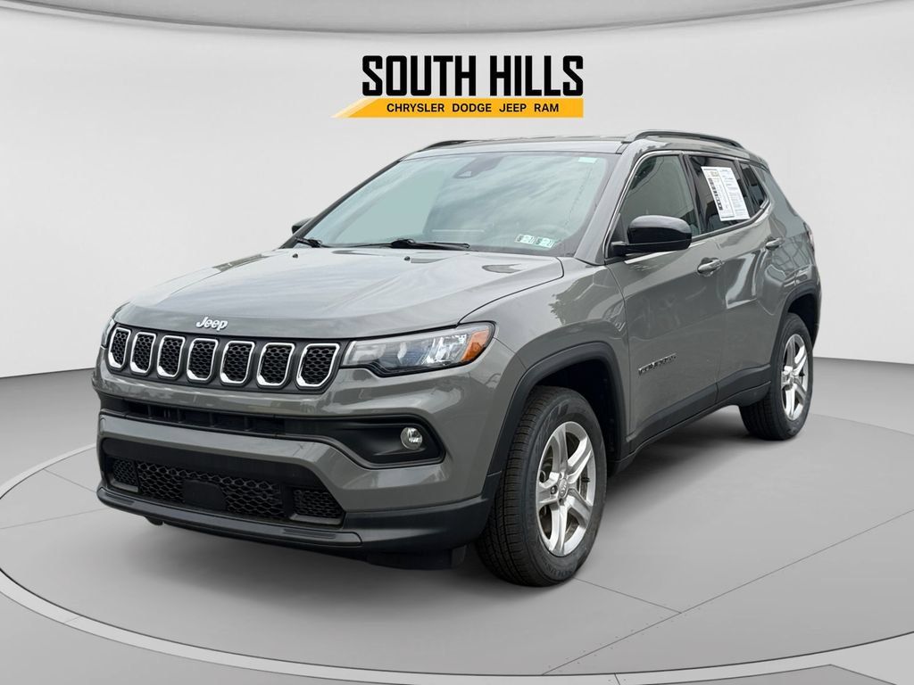 Used 2023 Jeep Compass Latitude AWD/4WD image 1