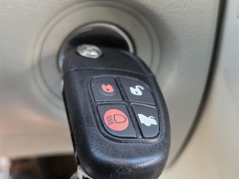 Used 2006 Jaguar XJ8 image 41