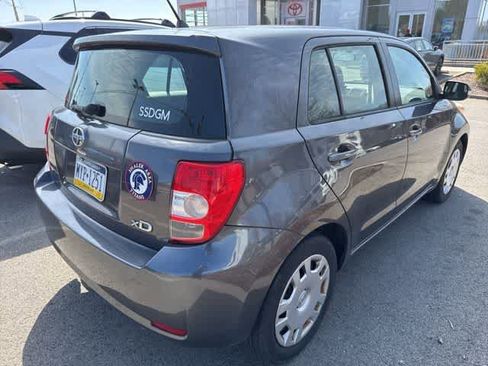 Used 2010 Scion xD image 3