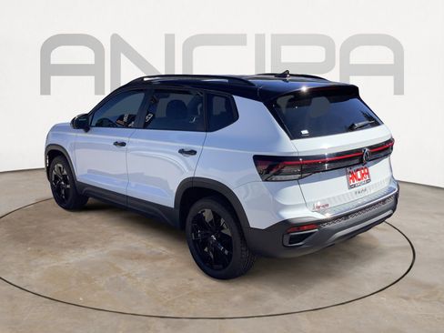 New 2026 Volkswagen Taos SE FWD image 6