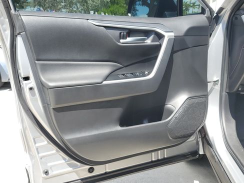 Certified 2025 Toyota RAV4 XLE FWD image 21